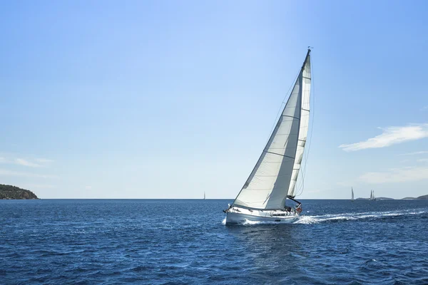 Sailing boat — Stock Photo, Image