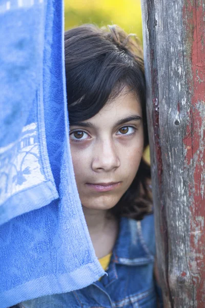 Έφηβος κορίτσι σε εξωτερικούς χώρους — Φωτογραφία Αρχείου