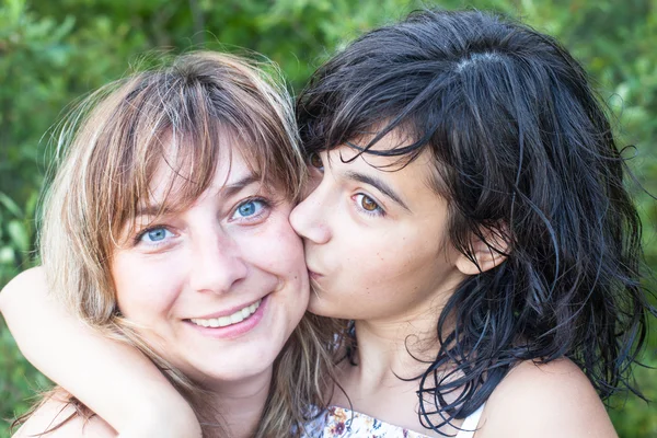 Mutter mit ihrer Tochter — Stockfoto