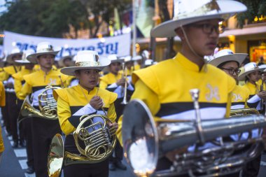 Kimliği belirsiz katılımcıları kutlama