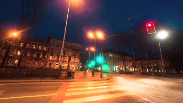 Kruispunt in het centrum van Krakau — Stockvideo