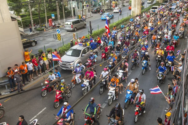 Thailändische Fußballfans feiern — Stockfoto