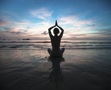 pratik yoga kadın silüeti
