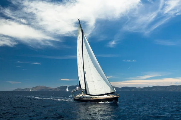 Barcos em regata à vela — Fotografia de Stock