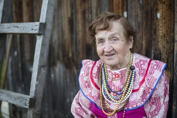 Old woman outdoors — Stock Photo, Image