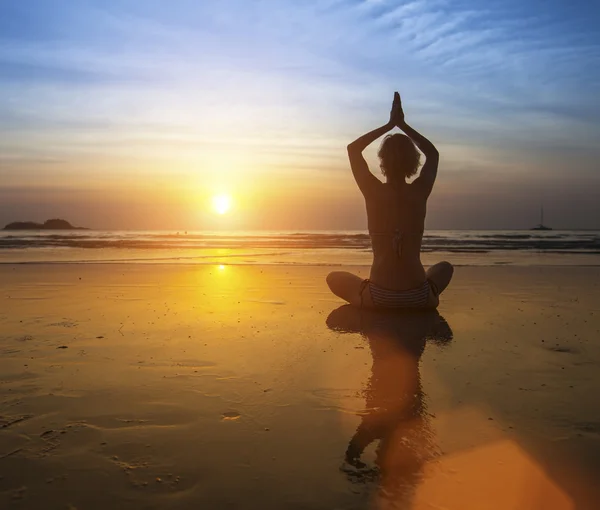 Young woman practicing yoga Royalty Free Stock Photos