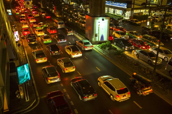 Atasco de tráfico en la ciudad — Foto de Stock