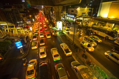 Şehir merkezinde trafik sıkışıklığı