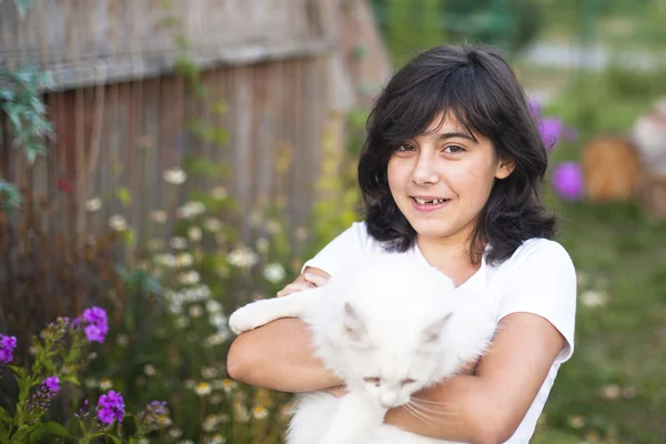 Teengirl ile a kedi — Stok fotoğraf