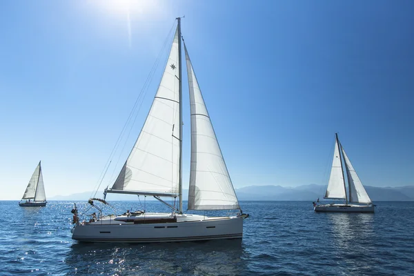 Båtar i segling regatta — Stockfoto