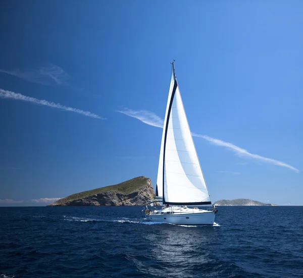 Yelkenli yarışlarında tekne