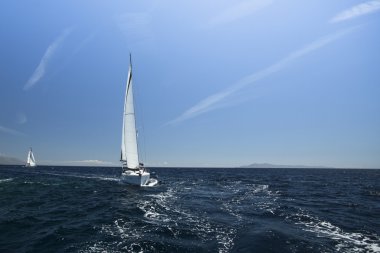 Teknelerden yelkenli katılmak