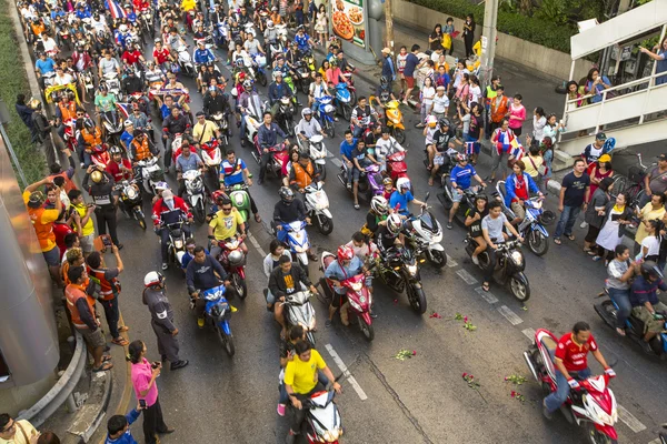 Tajski kibiców świętować po wygranej — Zdjęcie stockowe