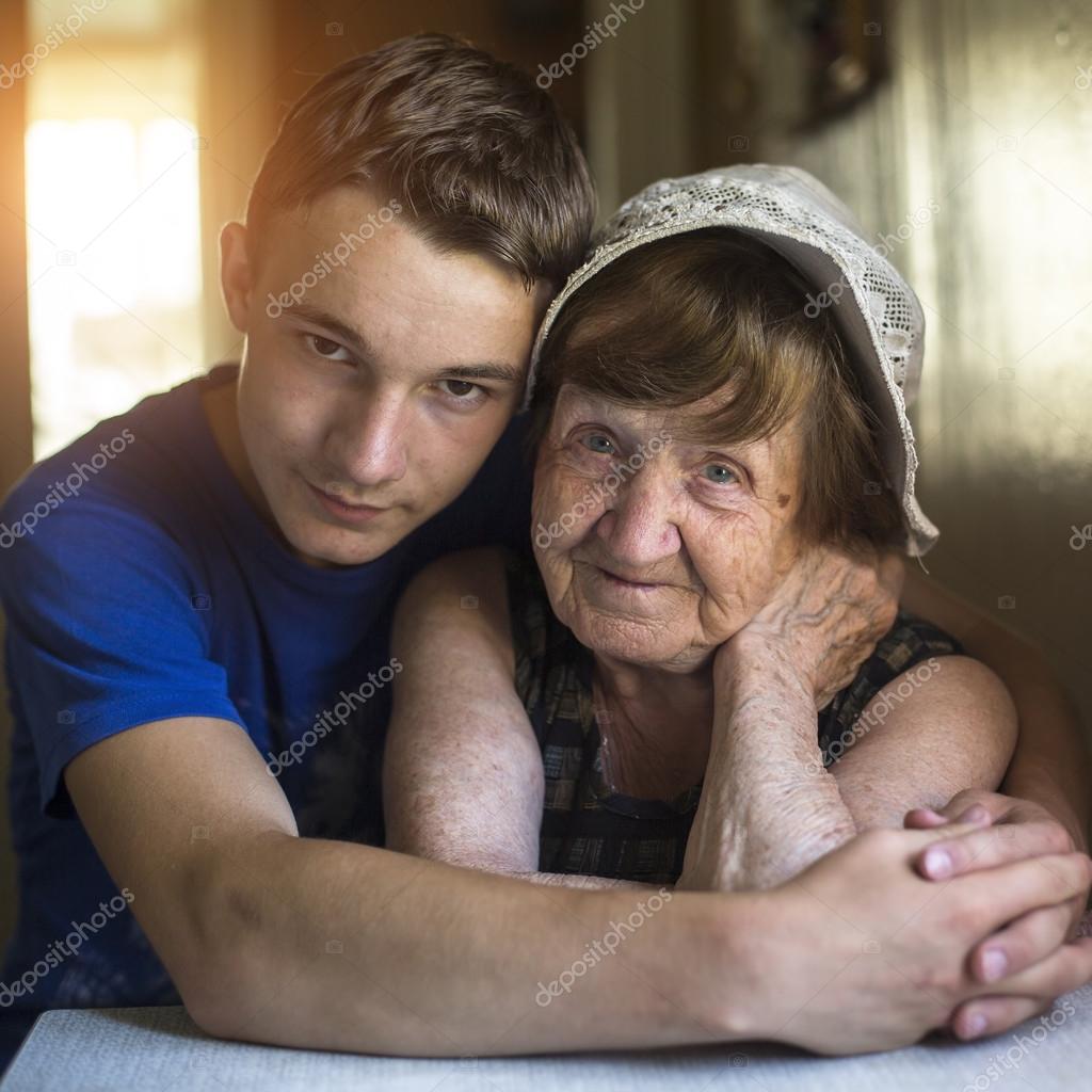 внук бабушку во все дыры. грэндсон. старая женщина. бабушка переспала с внуком. бабушка с молодым.