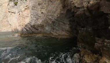 Zakynthos adada mağaralar