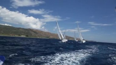 Denizciler ayında yelkenli katılmak