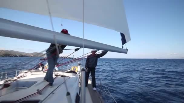 Sailors participate in regatta — Stock Video