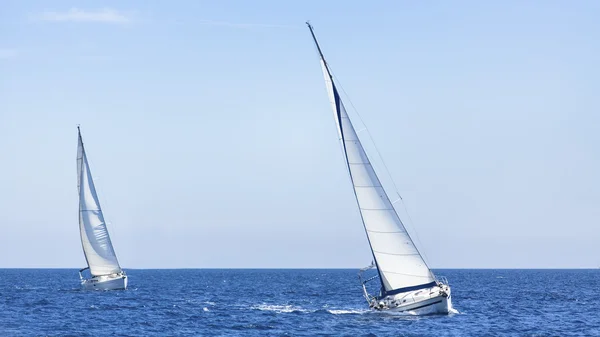 Gara di yacht in mare aperto — Foto Stock