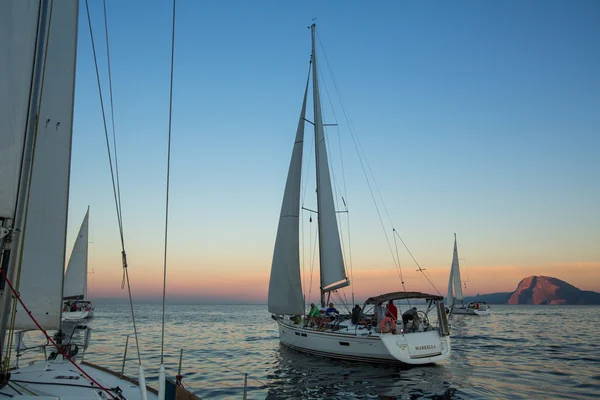 Segelbåtar delta i regattan — Stockfoto