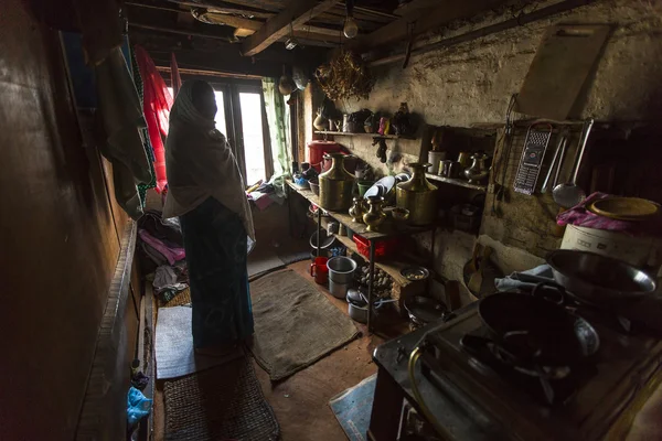 Arme mensen in huis — Stockfoto