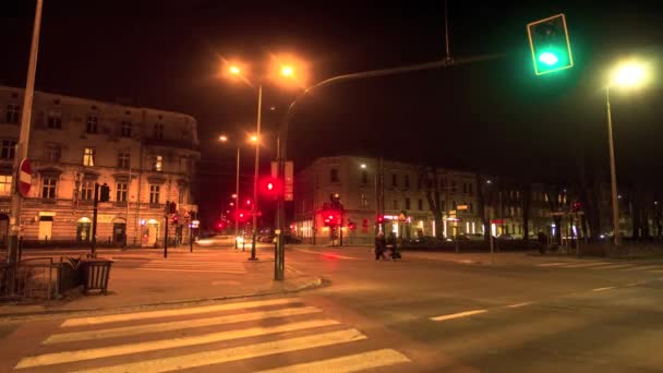 Движение на перекрестке в Кракове — стоковое видео