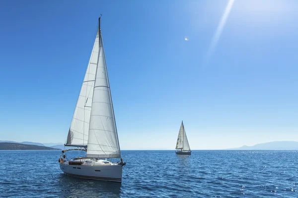 Ship yachts with white sails — Stock Photo, Image
