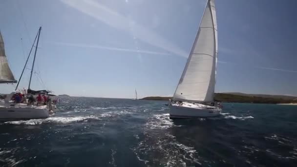 Marineros participan en regata en Grecia — Vídeos de Stock