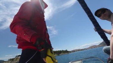 Denizciler ayında yelkenli katılmak