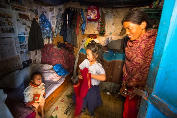 Menschen in armen Gegenden in Nepal — Stockfoto