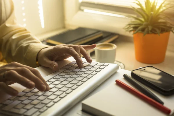 Female hands typing text — Stock Photo, Image