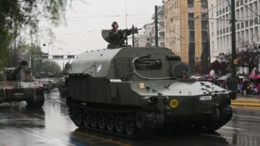 Ulusal bayram, askeri geçit töreni