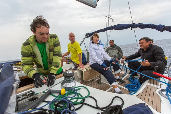 Námořníci se účastní plachtění regata — Stock fotografie