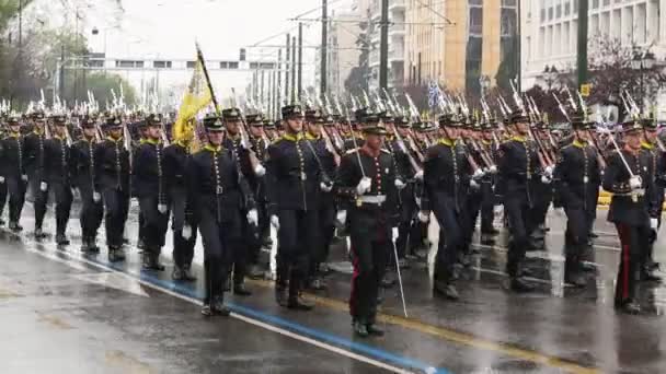 Desfile militar para el Día de la Independencia de Grecia — Vídeo de stock