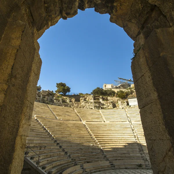 Ruiny starověkého divadla pod Akropolí — Stock fotografie
