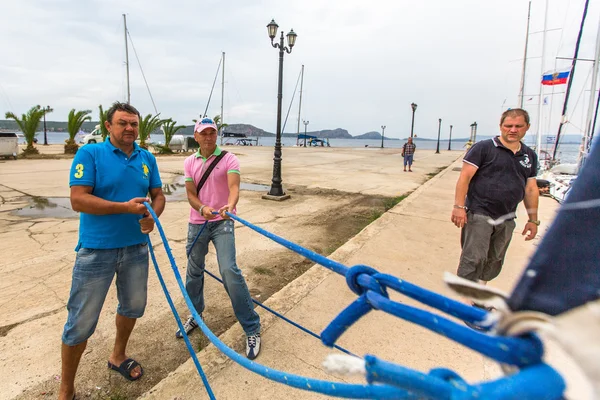 Ναυτικοί συμμετέχουν στην ιστιοπλοΐα regatta — Φωτογραφία Αρχείου