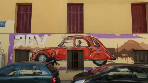 Contemporary graffiti art on Athens walls — Stock Video