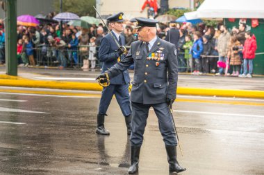 Kimliği belirsiz katılımcıları Yunanistan Bağımsızlık günü