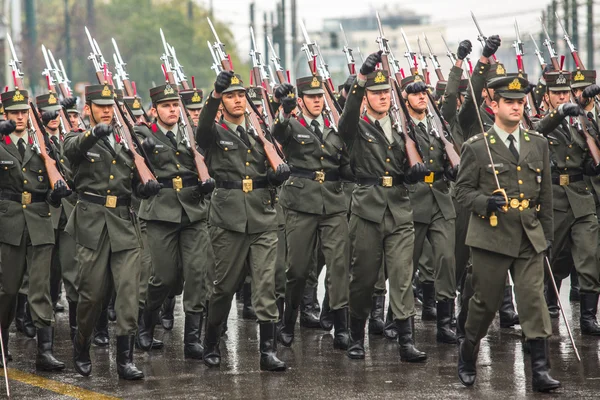 Oidentifierade deltagare självständighetsdagen i Grekland — Stockfoto