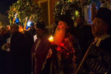 insanlar Ortodoks Paskalya kutlamaları sırasında