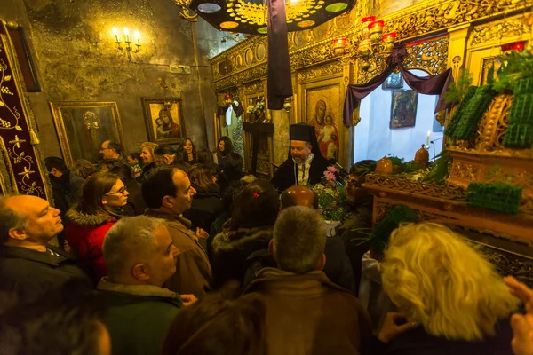 Menschen während der Feier des orthodoxen Osterfestes — Stockfoto