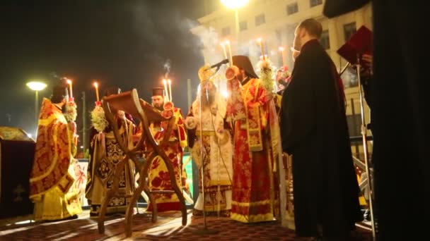 Orthodoxe Pasen - Midnight kantoor van Pascha (Athene, Griekenland) — Stockvideo