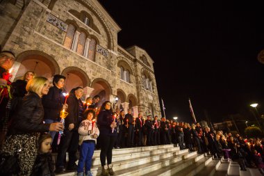 insanlar Ortodoks Paskalya kutlamaları sırasında