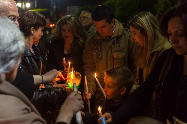 Menschen während des orthodoxen Osterfestes — Stockfoto