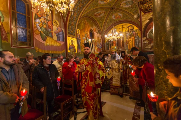 Persone durante celebrazione di Easter ortodosso Immagine Stock