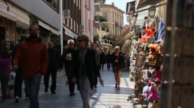 Eski şehirde alışveriş caddesi kalabalık.