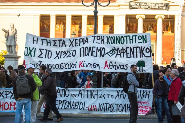 Gruppi anarchici e di sinistra si sono scontrati con la polizia — Foto Stock