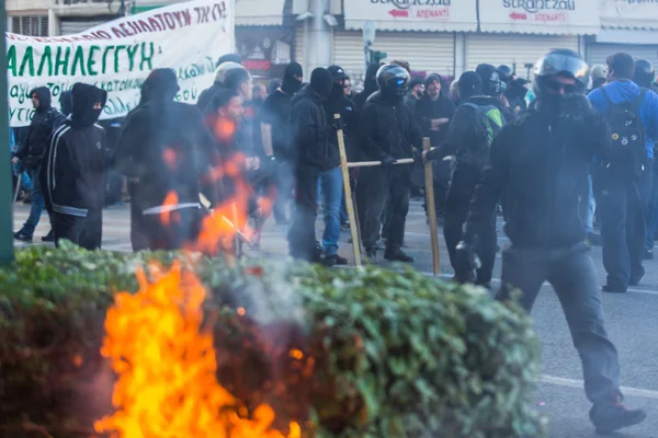 Solcu ve anarşist gruplar polisle çatıştılar — Stok fotoğraf
