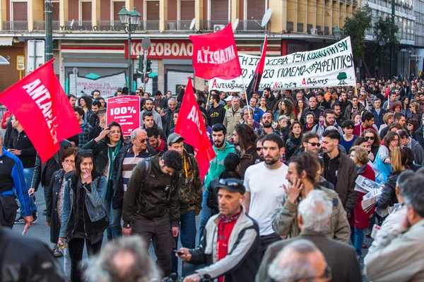 Anarchista protestujących w pobliżu Uniwersytetu Ateńskiego — Zdjęcie stockowe