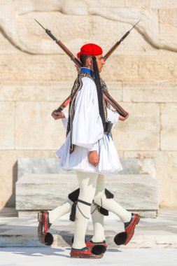 Mezarı koruyan evzones