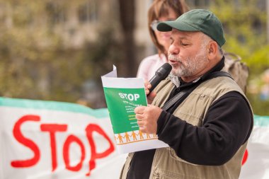 Dünya günü sırasında kimliği belirsiz protestocular
